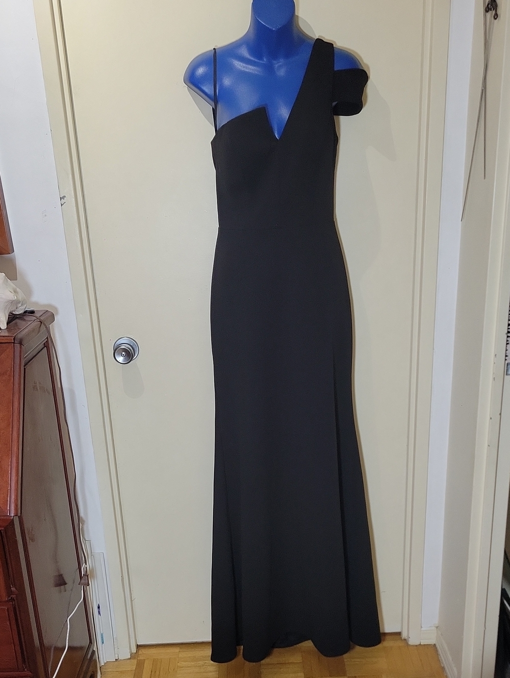 Elegant Black One-Shoulder Evening Gown